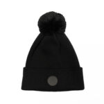 Czarna czapka zimowa z pomponem eLka - Junior
