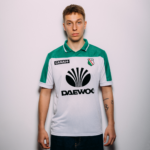 Biała koszulka Retro z sezonu 2000/2001 - M