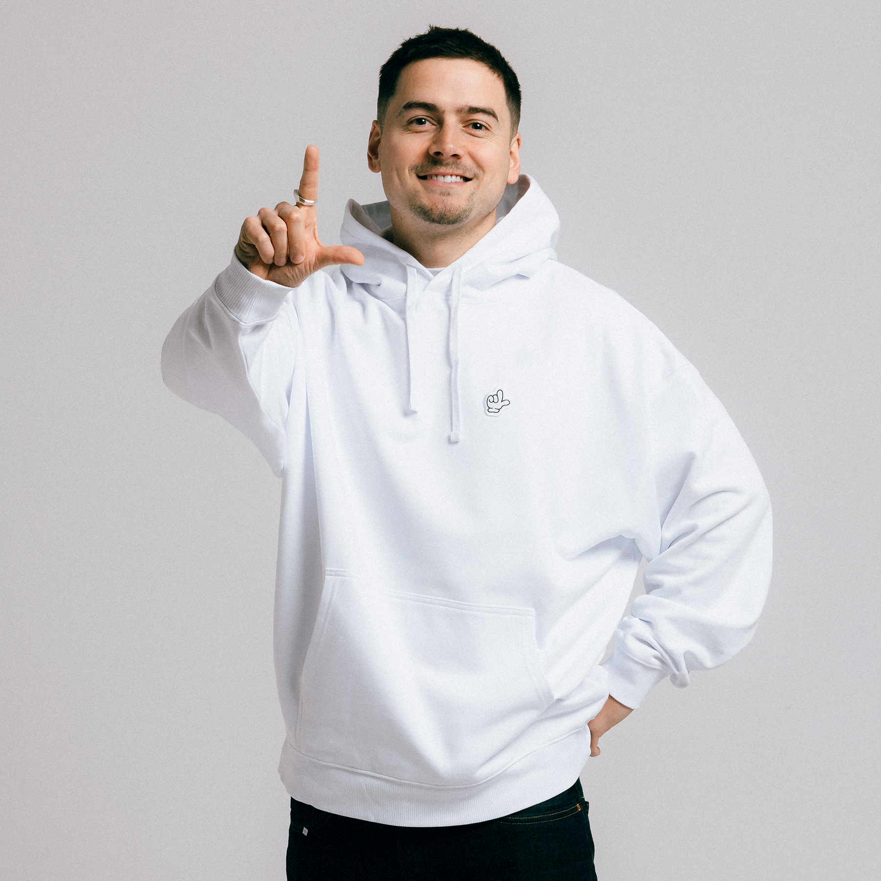 Biała bluza Fundacji Legii