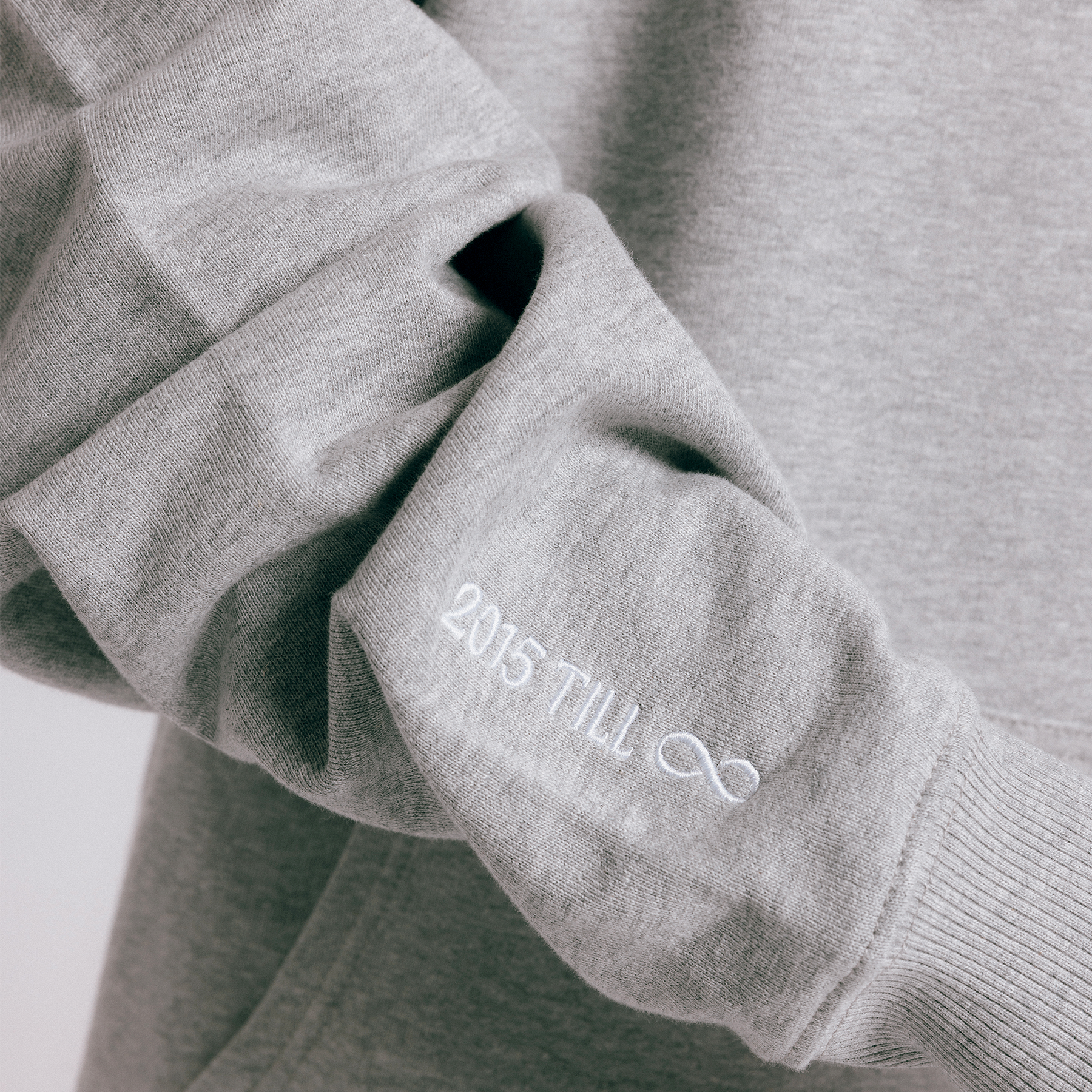 Szara bluza Fundacji Legii